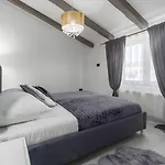 شقة Black Diamond فيرسار